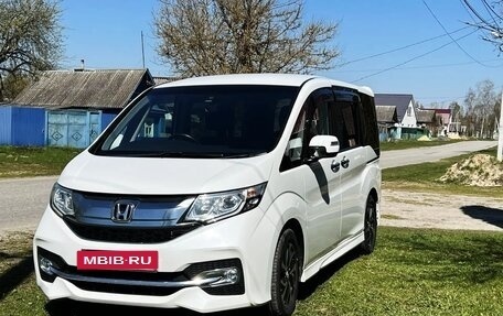 Honda Stepwgn IV, 2017 год, 1 999 000 рублей, 4 фотография