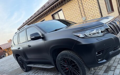Toyota Land Cruiser Prado 150 рестайлинг 2, 2022 год, 8 500 000 рублей, 3 фотография