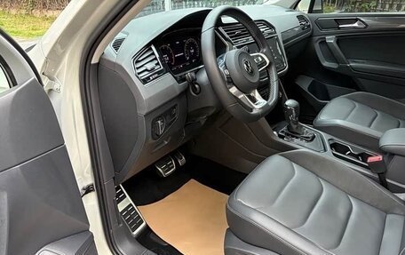 Volkswagen Tiguan II, 2021 год, 1 650 333 рублей, 6 фотография