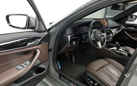 BMW 5 серия, 2023 год, 5 040 000 рублей, 4 фотография