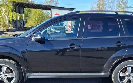 Mitsubishi Outlander III рестайлинг 3, 2011 год, 900 000 рублей, 2 фотография