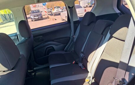 Mitsubishi Outlander III рестайлинг 3, 2011 год, 900 000 рублей, 9 фотография