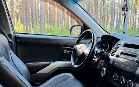 Mitsubishi Outlander III рестайлинг 3, 2011 год, 1 109 000 рублей, 10 фотография