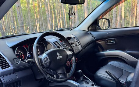 Mitsubishi Outlander III рестайлинг 3, 2011 год, 1 109 000 рублей, 12 фотография