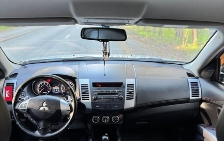 Mitsubishi Outlander III рестайлинг 3, 2011 год, 1 109 000 рублей, 8 фотография