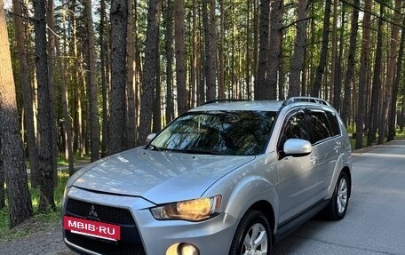 Mitsubishi Outlander III рестайлинг 3, 2011 год, 1 109 000 рублей, 6 фотография