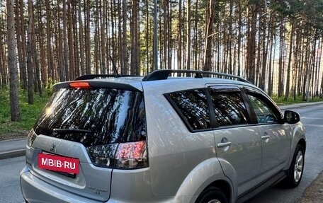 Mitsubishi Outlander III рестайлинг 3, 2011 год, 1 109 000 рублей, 4 фотография