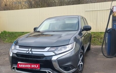 Mitsubishi Outlander III рестайлинг 3, 2019 год, 1 850 000 рублей, 1 фотография