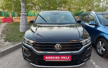 Volkswagen T-Roc I, 2021 год, 2 680 000 рублей, 2 фотография