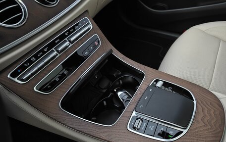 Mercedes-Benz E-Класс, 2023 год, 17 фотография