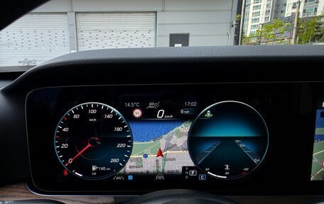 Mercedes-Benz E-Класс, 2023 год, 14 фотография