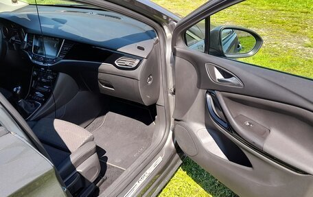 Opel Astra K, 2019 год, 1 290 000 рублей, 9 фотография