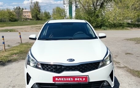 KIA Rio IV, 2020 год, 1 420 000 рублей, 2 фотография