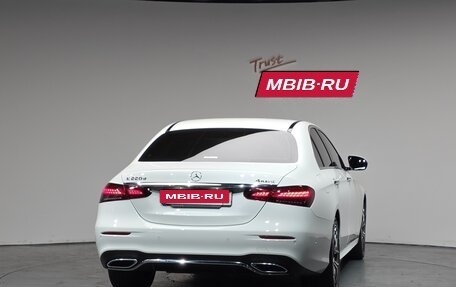 Mercedes-Benz E-Класс, 2023 год, 4 930 000 рублей, 4 фотография