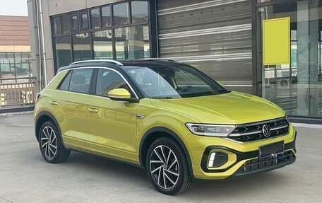 Volkswagen T-Roc I, 2023 год, 2 000 000 рублей, 1 фотография