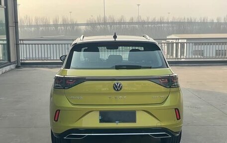 Volkswagen T-Roc I, 2023 год, 2 000 000 рублей, 6 фотография