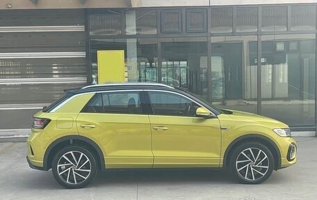 Volkswagen T-Roc I, 2023 год, 2 000 000 рублей, 4 фотография
