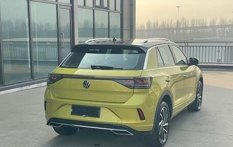 Volkswagen T-Roc I, 2023 год, 2 000 000 рублей, 7 фотография