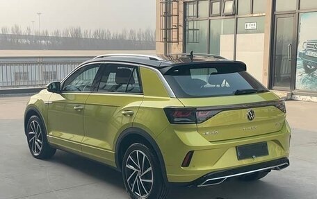 Volkswagen T-Roc I, 2023 год, 2 000 000 рублей, 5 фотография
