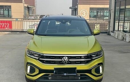 Volkswagen T-Roc I, 2023 год, 2 000 000 рублей, 3 фотография