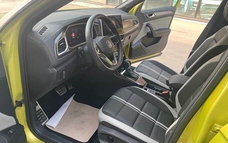 Volkswagen T-Roc I, 2023 год, 2 000 000 рублей, 8 фотография