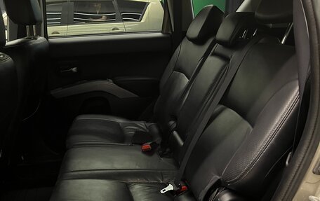 Mitsubishi Outlander III рестайлинг 3, 2007 год, 900 000 рублей, 11 фотография