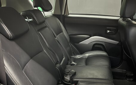 Mitsubishi Outlander III рестайлинг 3, 2007 год, 900 000 рублей, 14 фотография