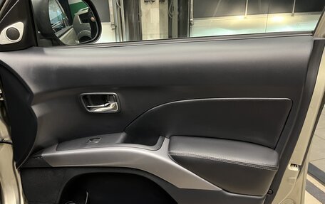 Mitsubishi Outlander III рестайлинг 3, 2007 год, 900 000 рублей, 15 фотография