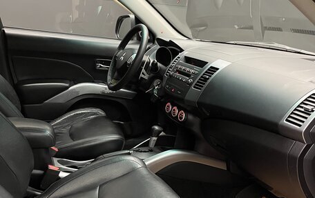 Mitsubishi Outlander III рестайлинг 3, 2007 год, 900 000 рублей, 16 фотография