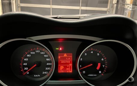 Mitsubishi Outlander III рестайлинг 3, 2007 год, 900 000 рублей, 18 фотография