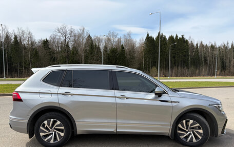 Volkswagen Tiguan II, 2021 год, 3 700 000 рублей, 4 фотография