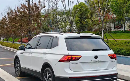 Volkswagen Tiguan II, 2023 год, 2 390 000 рублей, 5 фотография