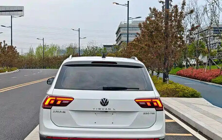 Volkswagen Tiguan II, 2023 год, 2 390 000 рублей, 4 фотография