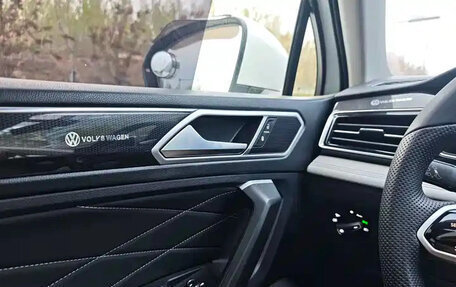 Volkswagen Tiguan II, 2023 год, 2 390 000 рублей, 7 фотография