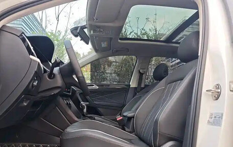 Volkswagen Tiguan II, 2023 год, 2 390 000 рублей, 8 фотография