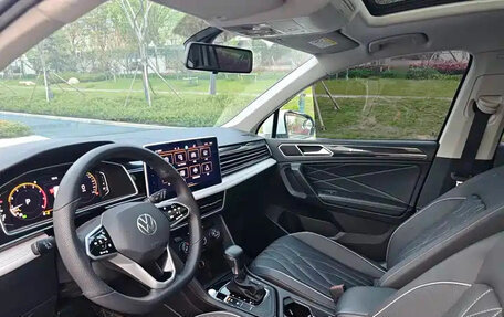 Volkswagen Tiguan II, 2023 год, 2 390 000 рублей, 9 фотография