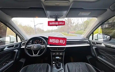 Volkswagen Tiguan II, 2023 год, 2 390 000 рублей, 11 фотография