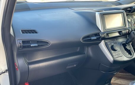 Toyota Wish II, 2011 год, 1 550 000 рублей, 18 фотография