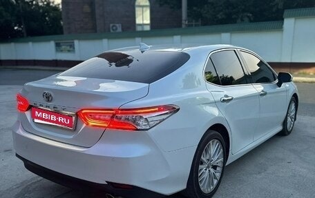 Toyota Camry, 2018 год, 2 300 000 рублей, 3 фотография