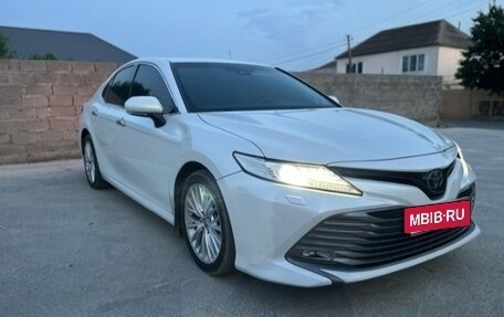 Toyota Camry, 2018 год, 2 300 000 рублей, 2 фотография