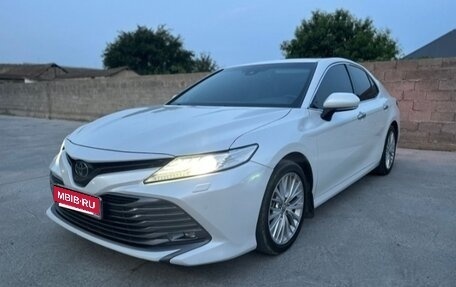 Toyota Camry, 2018 год, 2 300 000 рублей, 4 фотография