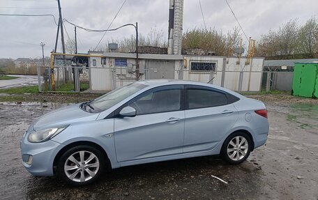 Hyundai Solaris II рестайлинг, 2012 год, 630 000 рублей, 2 фотография