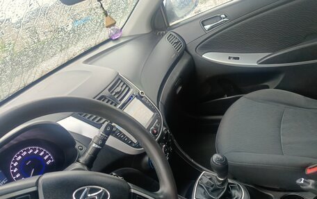 Hyundai Solaris II рестайлинг, 2012 год, 630 000 рублей, 7 фотография