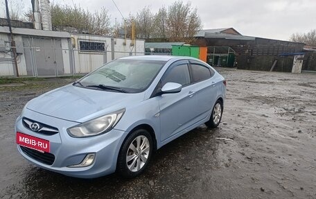 Hyundai Solaris II рестайлинг, 2012 год, 630 000 рублей, 3 фотография