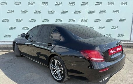 Mercedes-Benz E-Класс, 2019 год, 3 650 000 рублей, 6 фотография