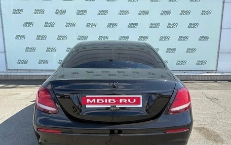 Mercedes-Benz E-Класс, 2019 год, 3 650 000 рублей, 5 фотография