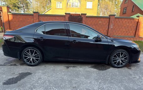 Toyota Camry, 2022 год, 3 650 000 рублей, 1 фотография