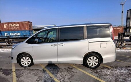 Toyota Noah III, 2021 год, 2 259 000 рублей, 2 фотография