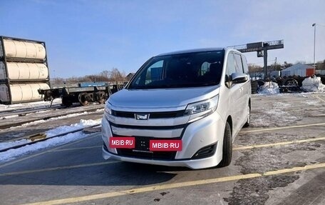 Toyota Noah III, 2021 год, 2 259 000 рублей, 8 фотография