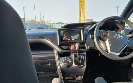 Toyota Noah III, 2021 год, 2 259 000 рублей, 9 фотография